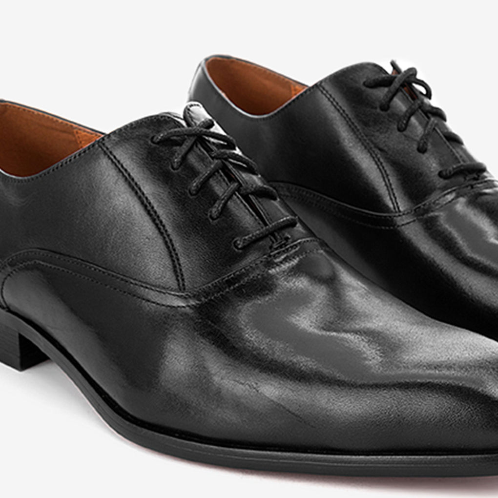 GILROY in Black